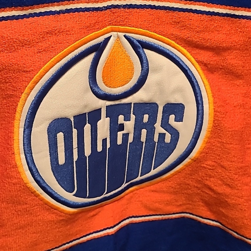 Edmonton Oilers Style Poncho One Size Fits All - Picture 2 of 6